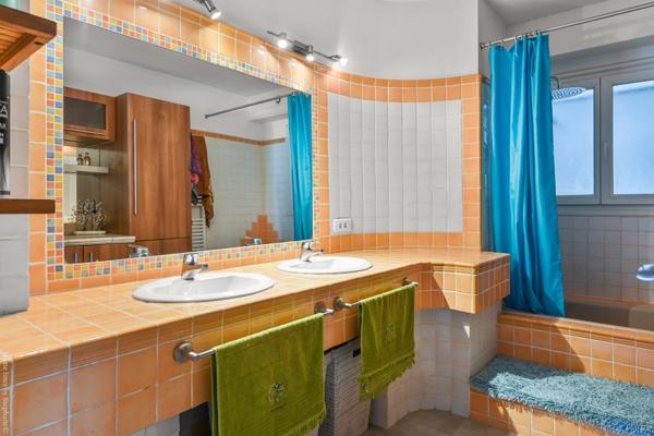 La Ciotat (13600) Maison 5 pièces + T2 sur terrain de prés de 1000 m²