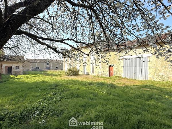 Corps de ferme 1700 m² à Poitiers 86000