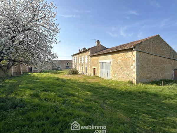 Corps de ferme 1700 m² à Poitiers 86000