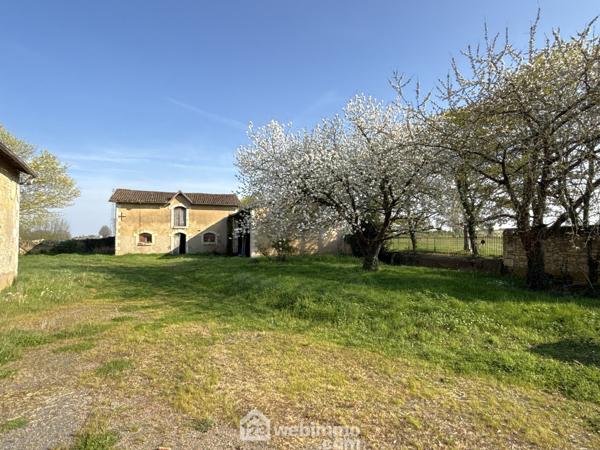 Corps de ferme 1700 m² à Poitiers 86000