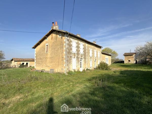Corps de ferme 1700 m² à Poitiers 86000