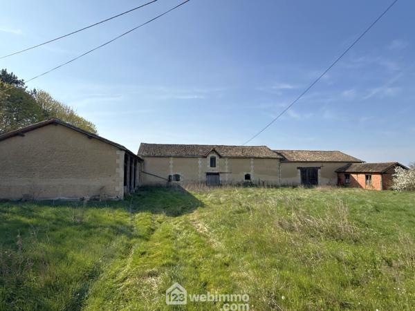 Corps de ferme 1700 m² à Poitiers 86000
