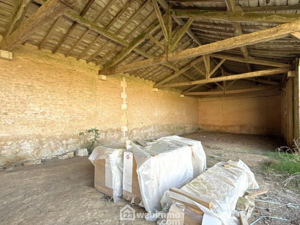 Corps de ferme 1700 m² à Poitiers 86000