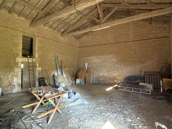 Corps de ferme 1700 m² à Poitiers 86000