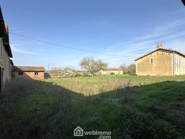 Corps de ferme 1700 m² à Poitiers 86000