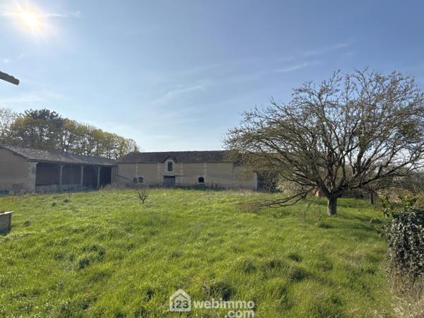 Corps de ferme 1700 m² à Poitiers 86000