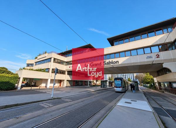 Bureaux à louer 227 m² terrasse privative à La Tronche