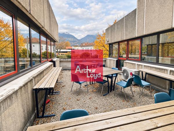 Bureaux à louer 227 m² terrasse privative à La Tronche