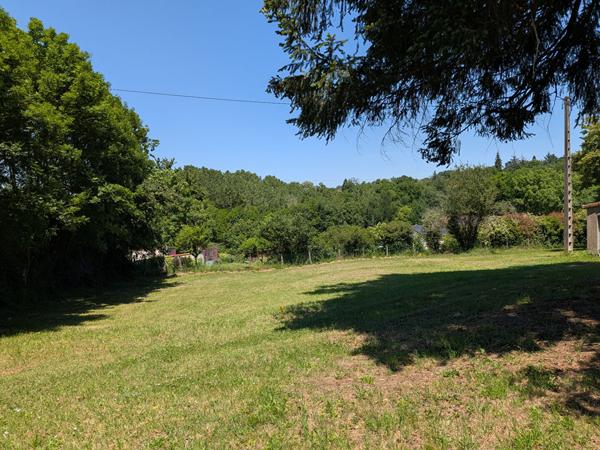 ROSIERES, terrain à bâtir de 1494 m²
