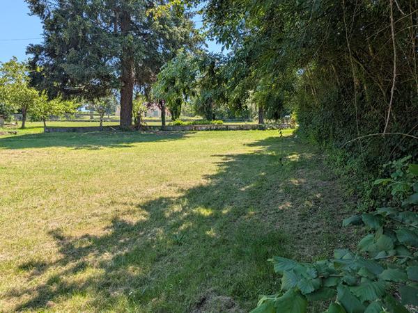 ROSIERES, terrain à bâtir de 1494 m²