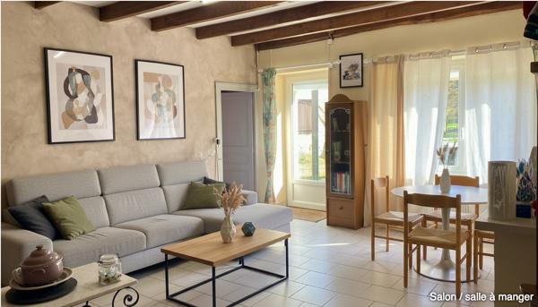 Maison en pierre  avec rivière ,Piscine, Terrain 7 000 m², Lezay (79)