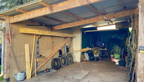 Maison en pierre  avec rivière ,Piscine, Terrain 7 000 m², Lezay (79)