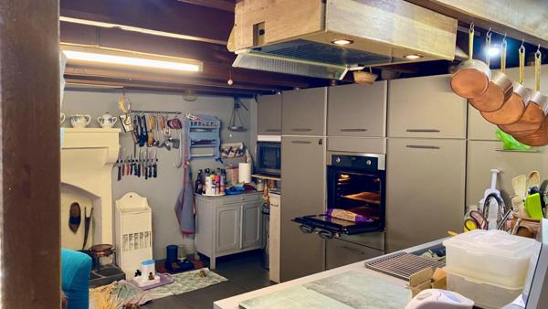 Maison en pierre  avec rivière ,Piscine, Terrain 7 000 m², Lezay (79)