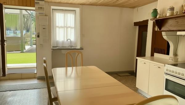 Maison en pierre  avec rivière ,Piscine, Terrain 7 000 m², Lezay (79)