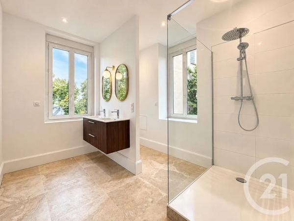 Maison à vendre  6 pièces - 151,50 m 2   MOULINS  - 03
