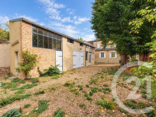 Maison à vendre  6 pièces - 151,50 m 2   MOULINS  - 03