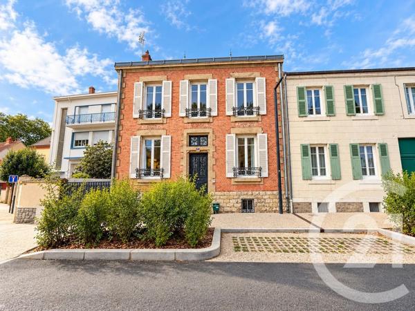 Maison à vendre  6 pièces - 151,50 m 2   MOULINS  - 03