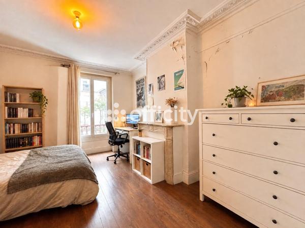 Appartement
         2 pièces
        - 30 m² Exclusivité 332 000 € *