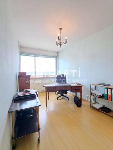 À Mulhouse (68100) appartement 4 pièces – 104 m² – 3 chambres, Tour de l’Europe (19? étage) avec vue dégagée sur les Vosges.