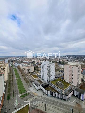 À Mulhouse (68100) appartement 4 pièces – 104 m² – 3 chambres, Tour de l’Europe (19? étage) avec vue dégagée sur les Vosges.