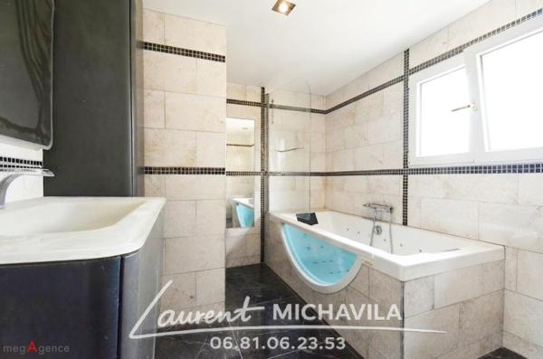 Maison à VILLENEUVE-LES-BEZIERS, 34420 - 8 pièces 149m²