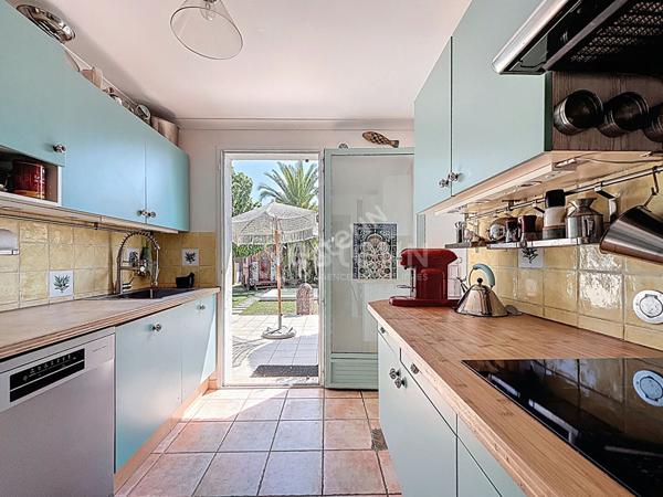 Élégante Maison à Vendre à Port Camargue - Un Havre de Paix