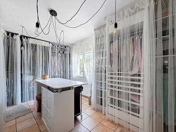 Élégante Maison à Vendre à Port Camargue - Un Havre de Paix