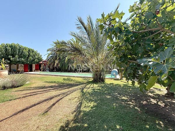 Élégante Maison à Vendre à Port Camargue - Un Havre de Paix