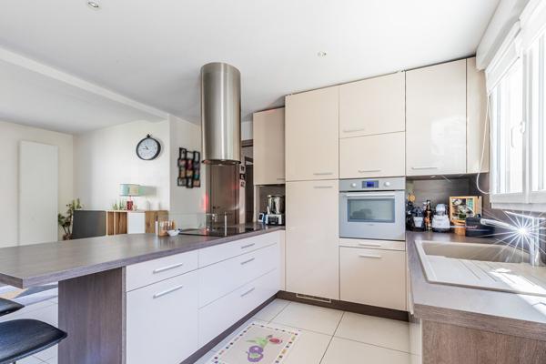 Maison de plain-pied- Centre-ville, 3 chambres, sous-sol , garage, DPE C, PARFAIT ÉTAT