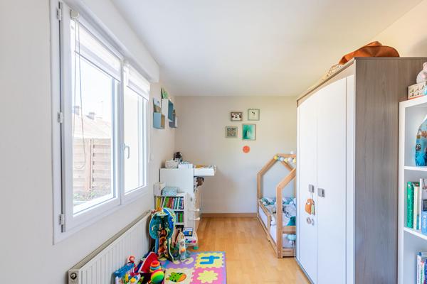 Maison de plain-pied- Centre-ville, 3 chambres, sous-sol , garage, DPE C, PARFAIT ÉTAT