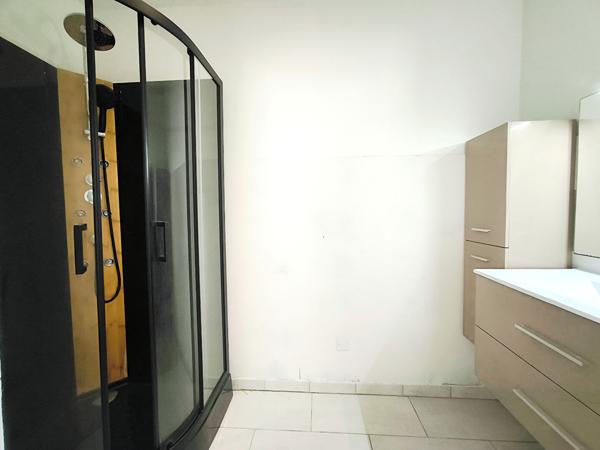 Maison rénovée avec garage et vue dégagée à vendre au coeur du village historique de Saissac