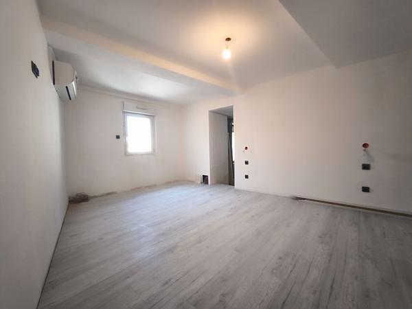 Maison rénovée avec garage et vue dégagée à vendre au coeur du village historique de Saissac