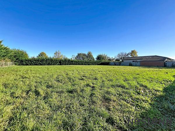 Terrain à Carbonne avec dépendance