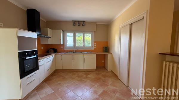 Maison familiale en centre de Pluvigner avec 4 chambres et terrain constructible de 2 250 m²