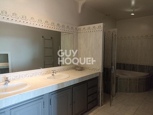 VACQUEYRAS : maison de ville F4 (132 m²) à louer