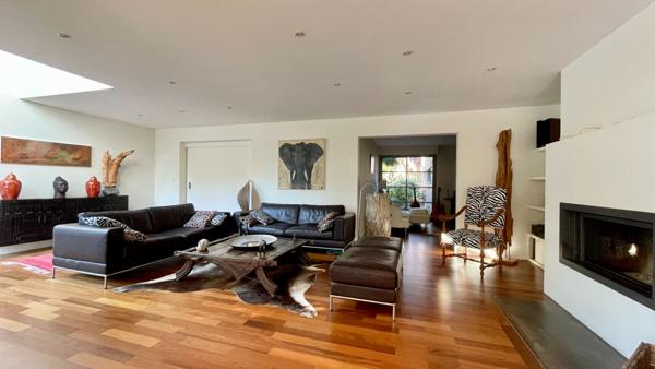 À Saint-Avertin, une demeure où la nature devient écrin.