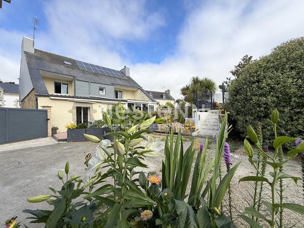 MOREAC - Propriété de charme à vendre 6 chambres et son magnifique jardin de 1280 m²