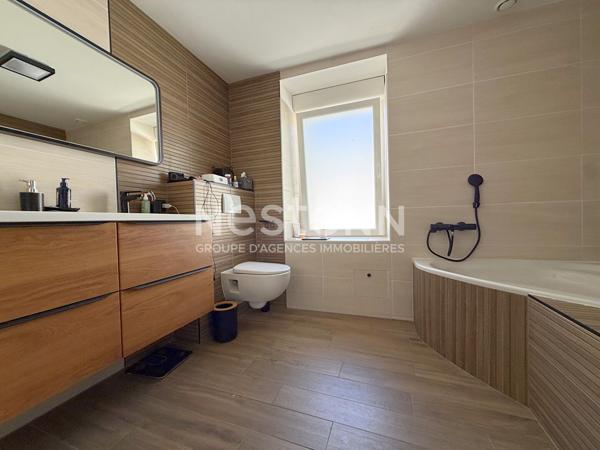 MOREAC - Propriété de charme à vendre 6 chambres et son magnifique jardin de 1280 m²