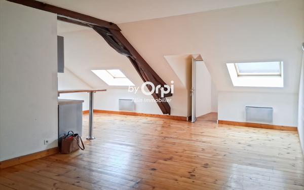 Immeuble à vendre    2 pièces • 229 m2 Commentry