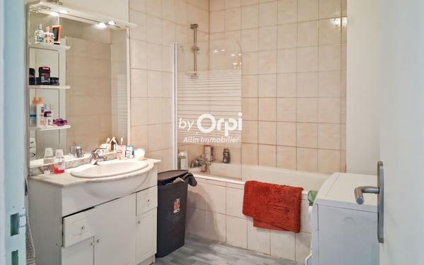 Immeuble à vendre    2 pièces • 229 m2 Commentry