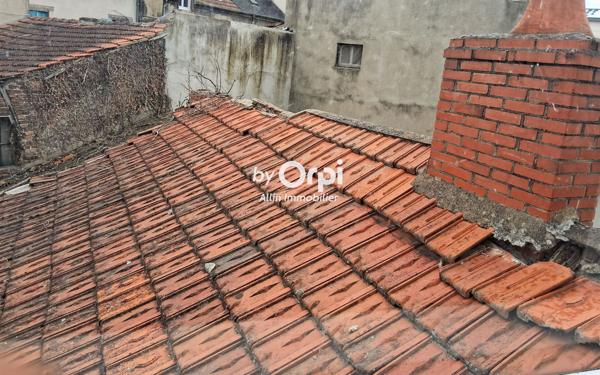 Immeuble à vendre    2 pièces • 229 m2 Commentry