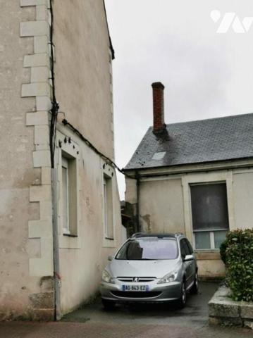 Située face au Château du Lude, cette maison d' une surface habitable d'environ 186 m² répartie...