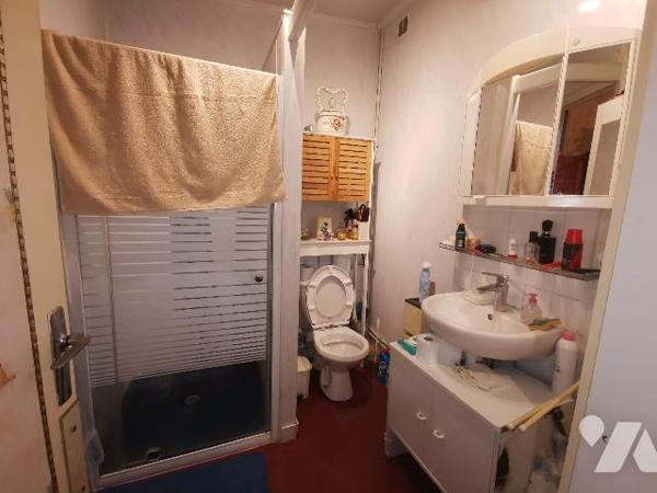 Située face au Château du Lude, cette maison d' une surface habitable d'environ 186 m² répartie...