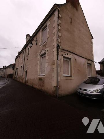 Située face au Château du Lude, cette maison d' une surface habitable d'environ 186 m² répartie...