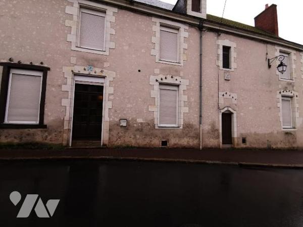 Située face au Château du Lude, cette maison d' une surface habitable d'environ 186 m² répartie...