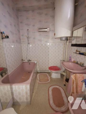 Située face au Château du Lude, cette maison d' une surface habitable d'environ 186 m² répartie...