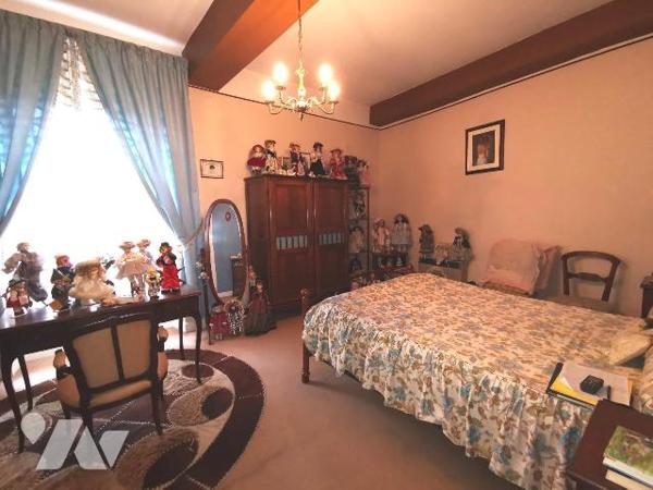 Située face au Château du Lude, cette maison d' une surface habitable d'environ 186 m² répartie...