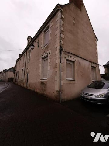 Située face au Château du Lude, cette maison d' une surface habitable d'environ 186 m² répartie...