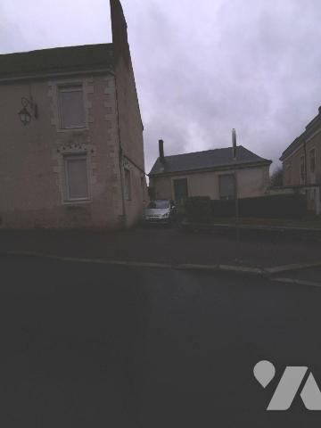 Située face au Château du Lude, cette maison d' une surface habitable d'environ 186 m² répartie...