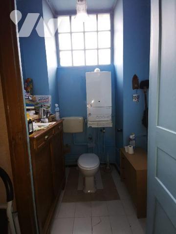 Située face au Château du Lude, cette maison d' une surface habitable d'environ 186 m² répartie...